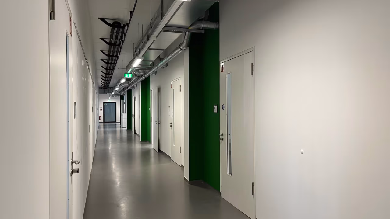 Food tech laboratory supporting research and pilot production
