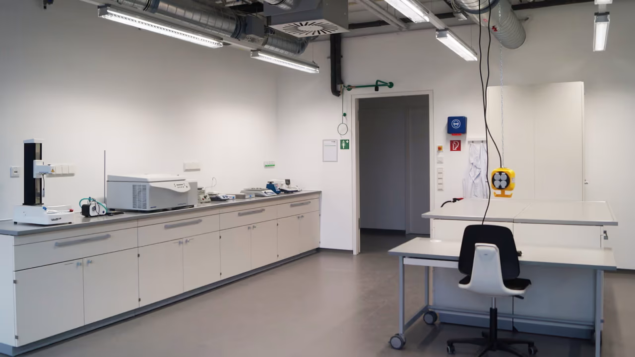 Modern laboratory for food biotechnology applications