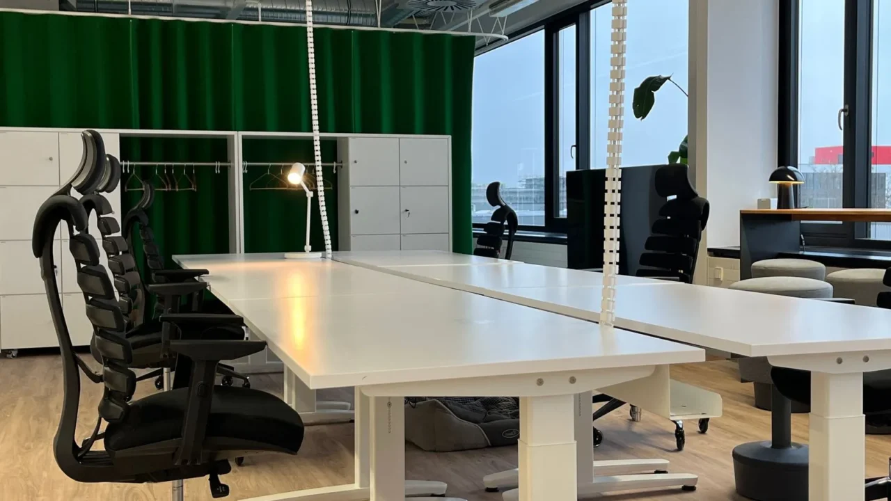 Fast and flexible biotech lab build for startup