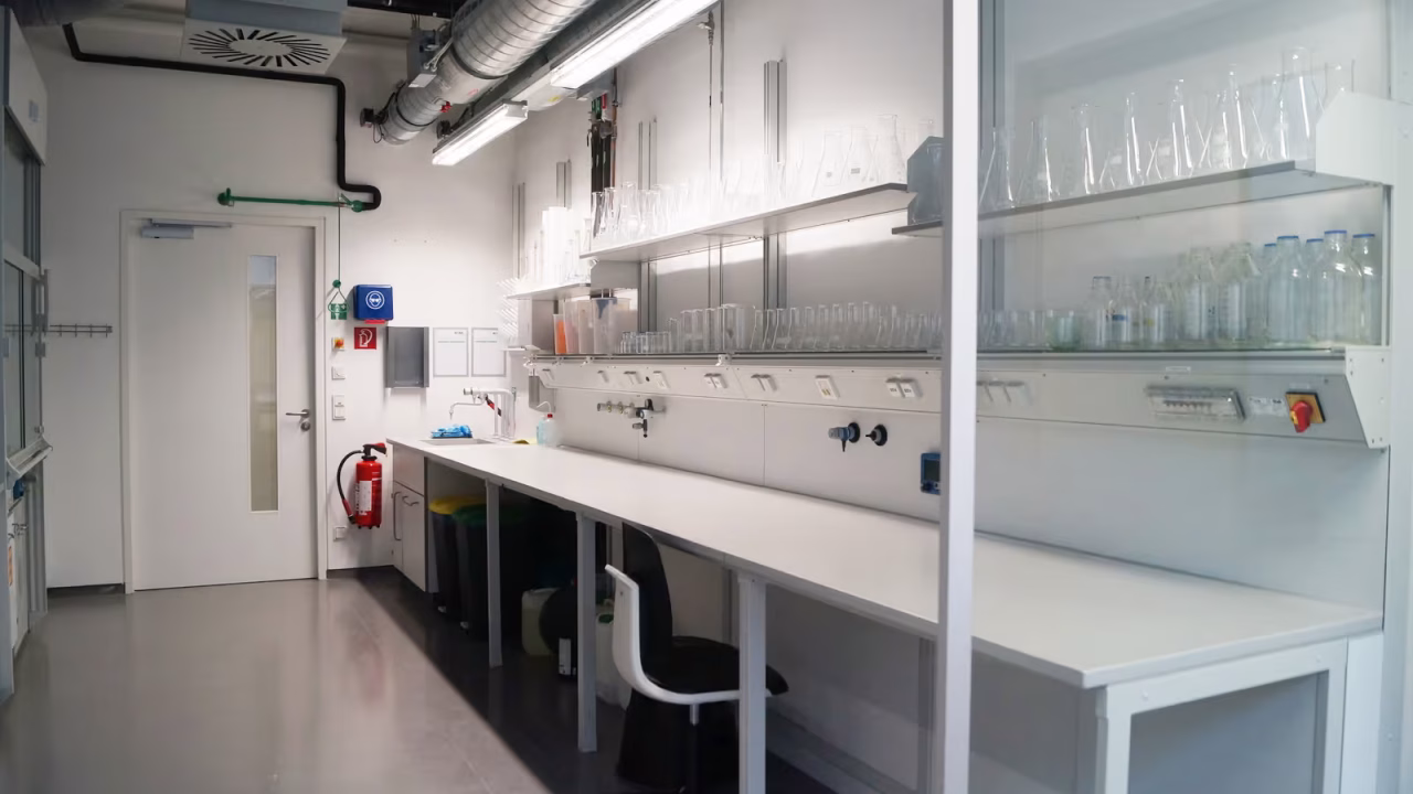 Research laboratory designed for nosh.bio by Smart Lab Architects
