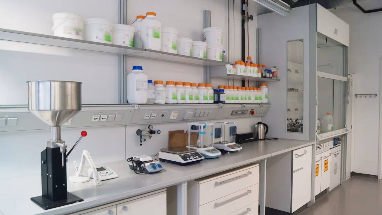 Laboratory planning for biotech innovation processes